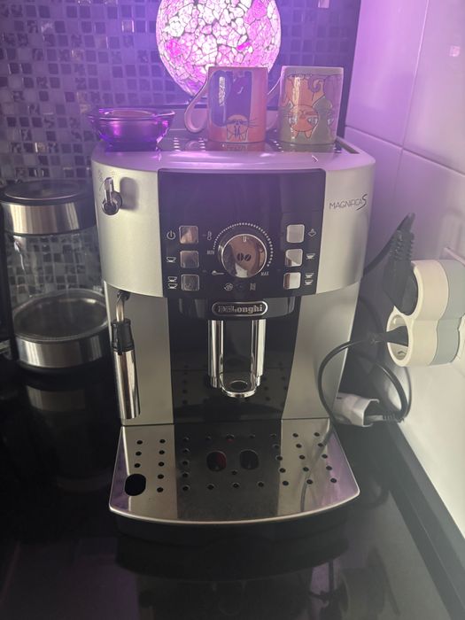 Máquina café Delonghi magnifica S smart