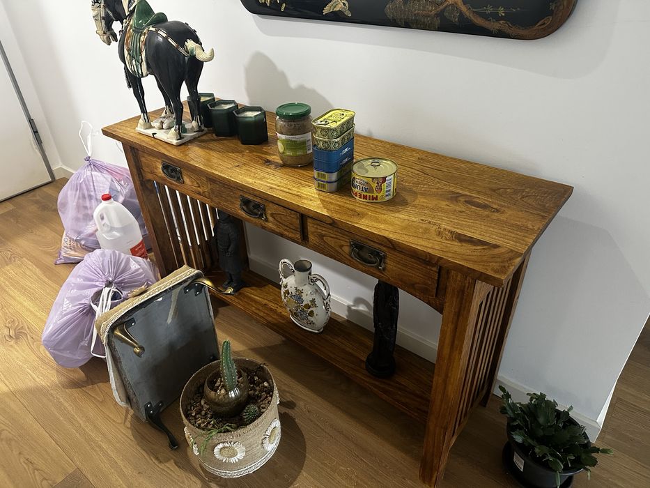 Móvel aparador em madeira 1,25 x 76 x 40