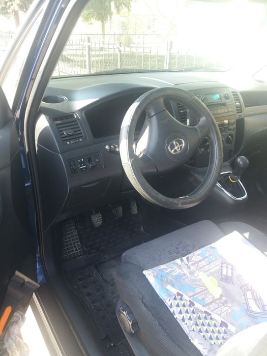 Тойота корола версо 2003р