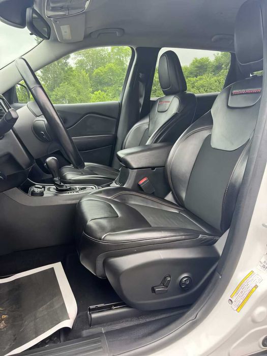 Jeep Cherokee      2021