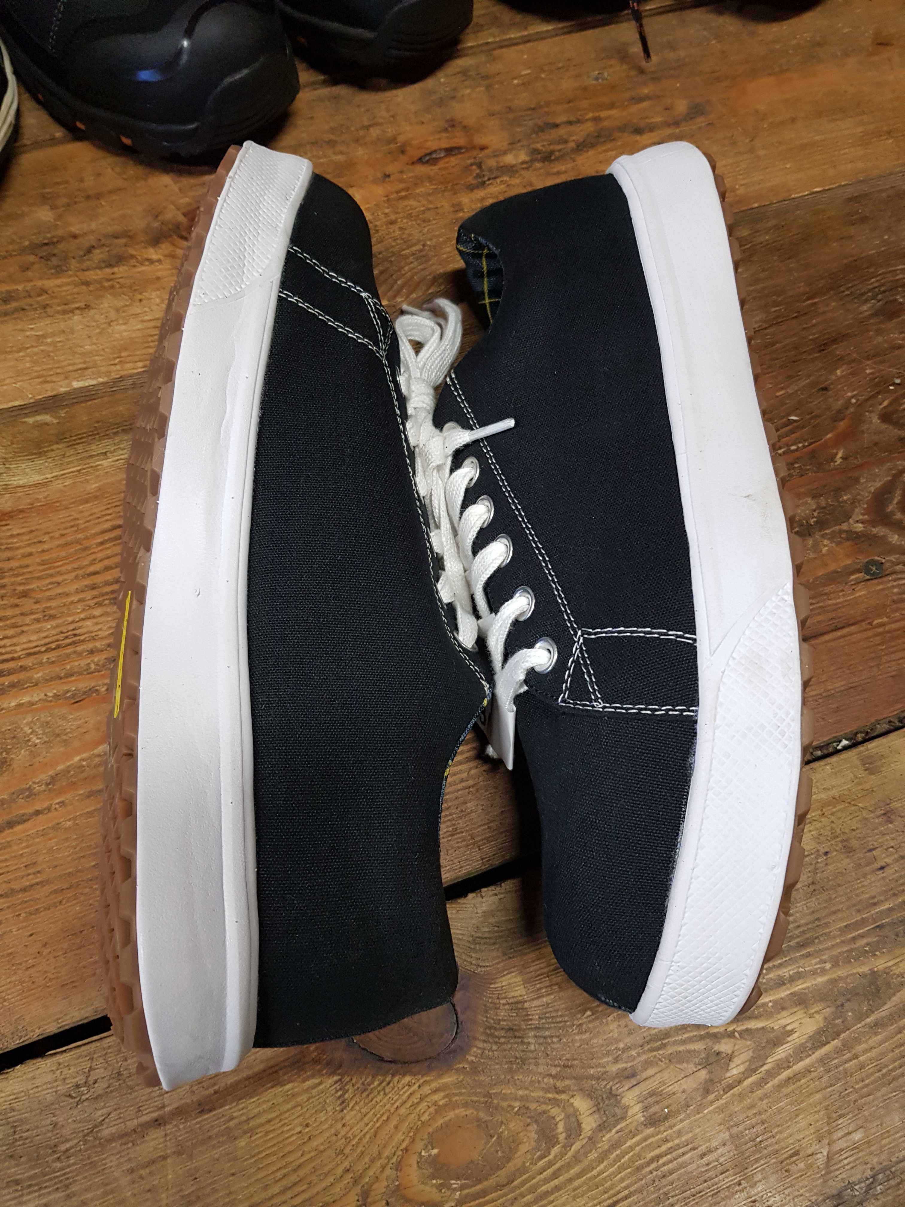 Buty robocze DAKOTA rozm 45 wkł 31 cm S3