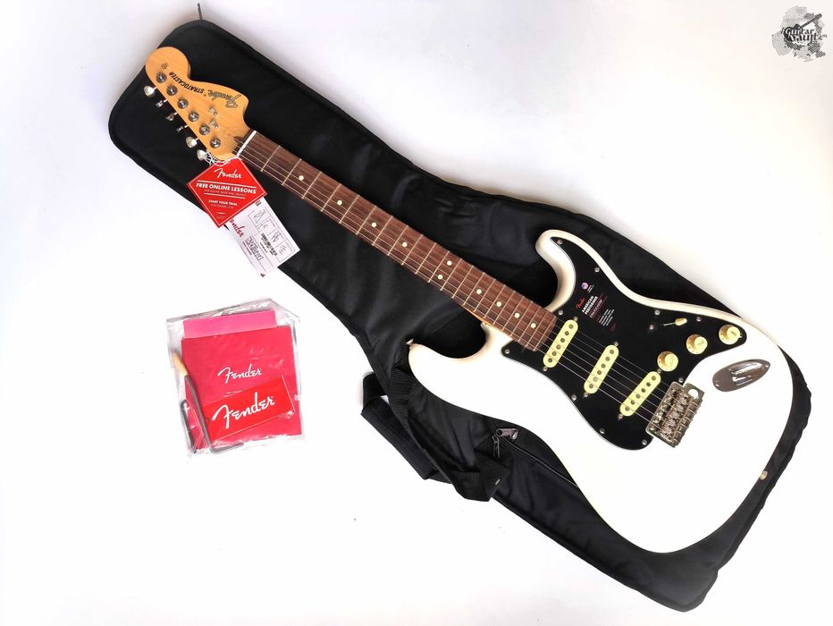 Новий Fender® American Performer Stratocaster® '2024 Arctic White