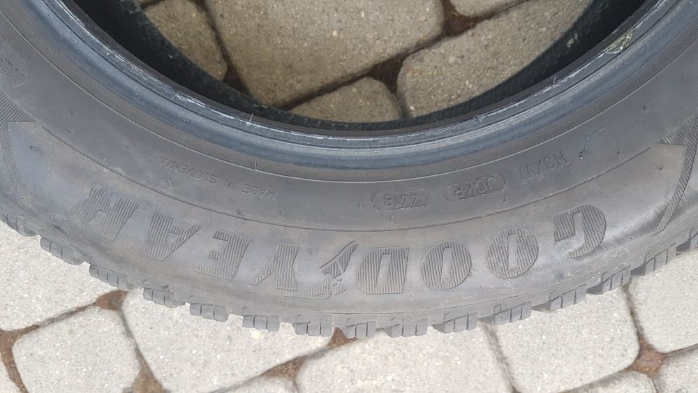 Goodyear Ultragrip 9 205 60 r16 96h opona zimowa