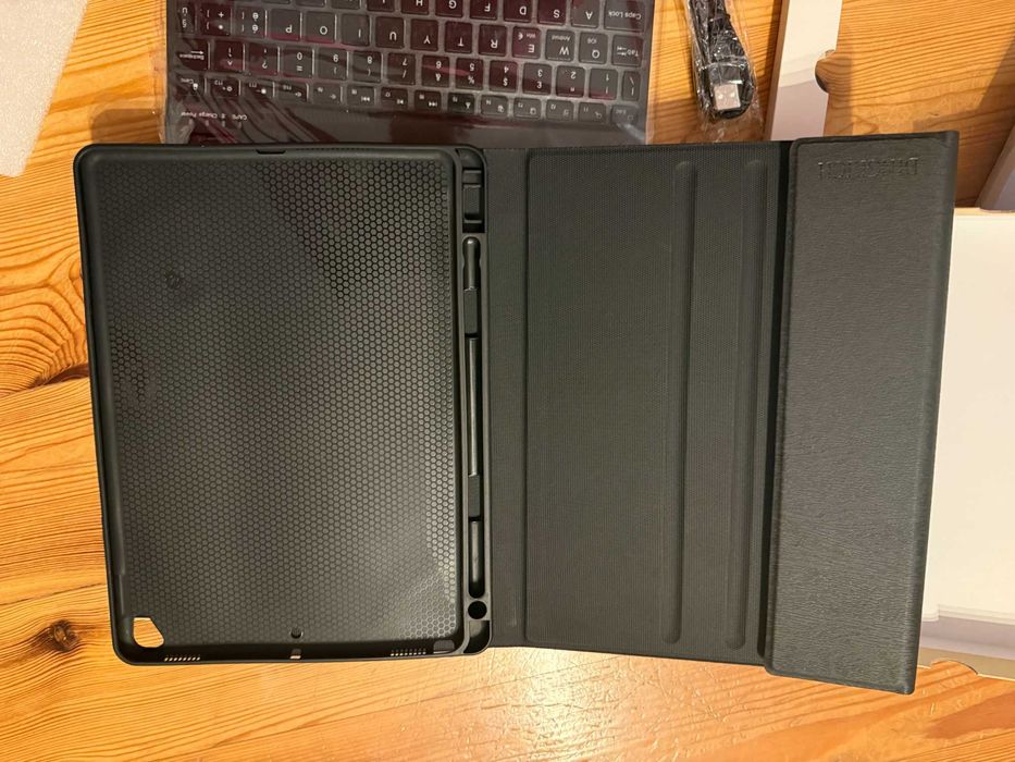 DINGRICH Magnetyczne Etui z Klawiaturą Bluetooth do iPad 9,7ʺ / 10,5ʺ