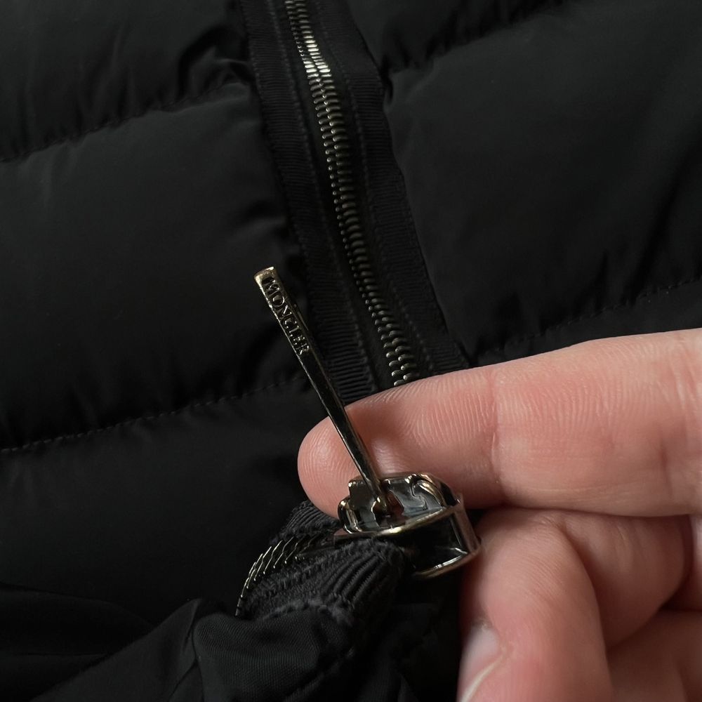 Пуховик moncler оригінал монклер жіночий оригінальний чорний куртка