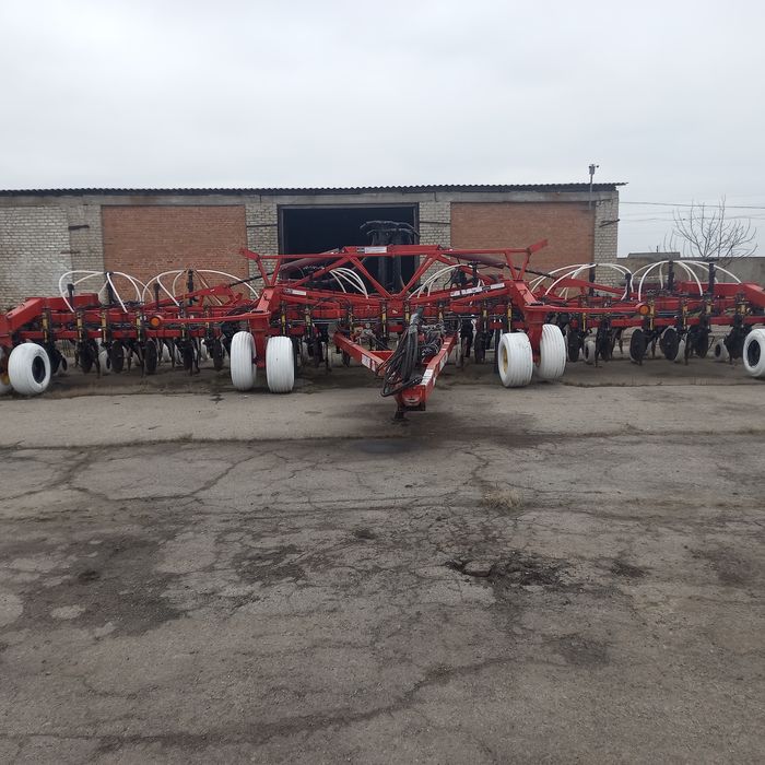 Сівалка Борго 3310 з бочкою.