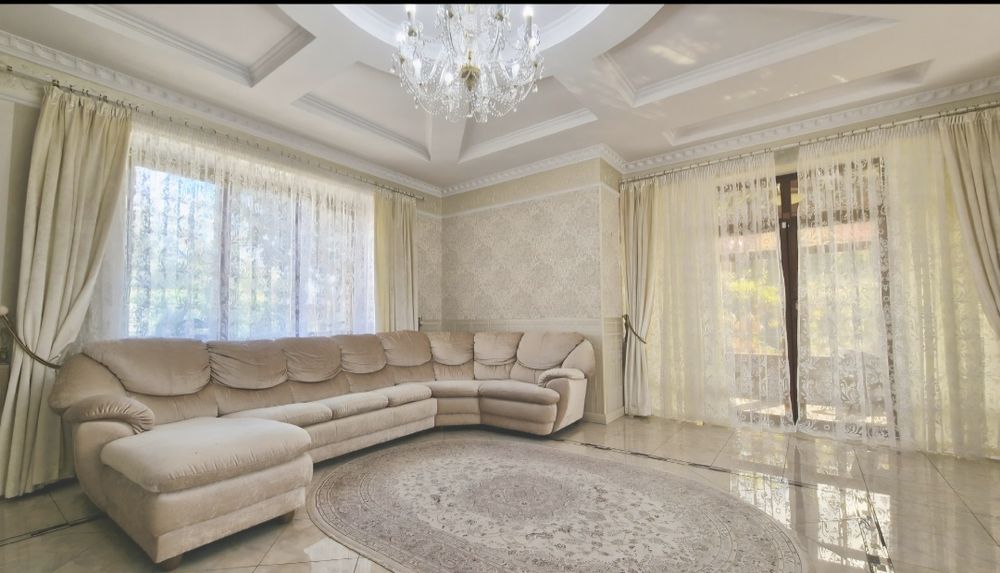 Продам Два будинки на подвір'ї, ел.панелі ,сауна+2басейна