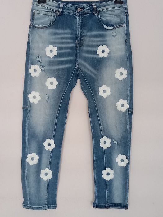 Dżinsy damskie Flowers z przetarciami Nowe bez metki
