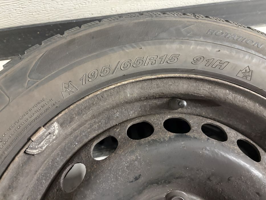 Komplet kół zimowych z orginalnymi koupakami audi