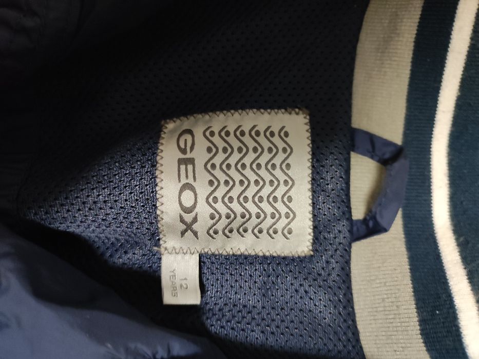 Продам лёгкую куртку на мальчика весна-осень фирма Geox