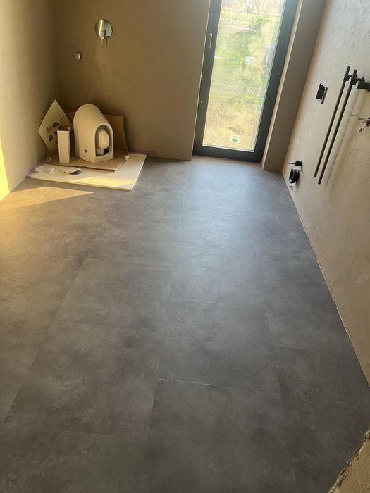 Montaż podłóg  LVT vinyl ,dywan,epoxy,wylewki ,tarasy