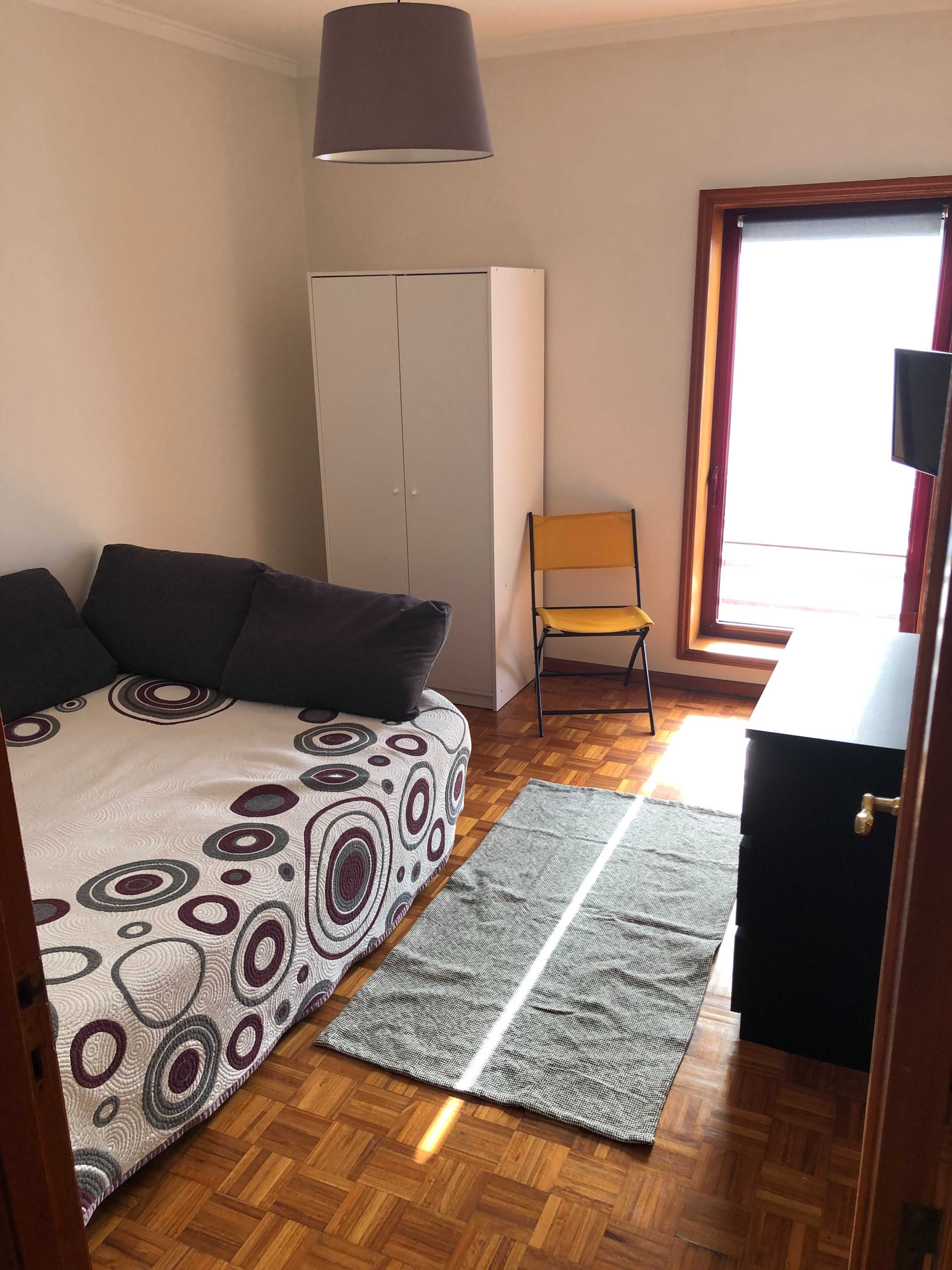 Quarto em apartamento T2