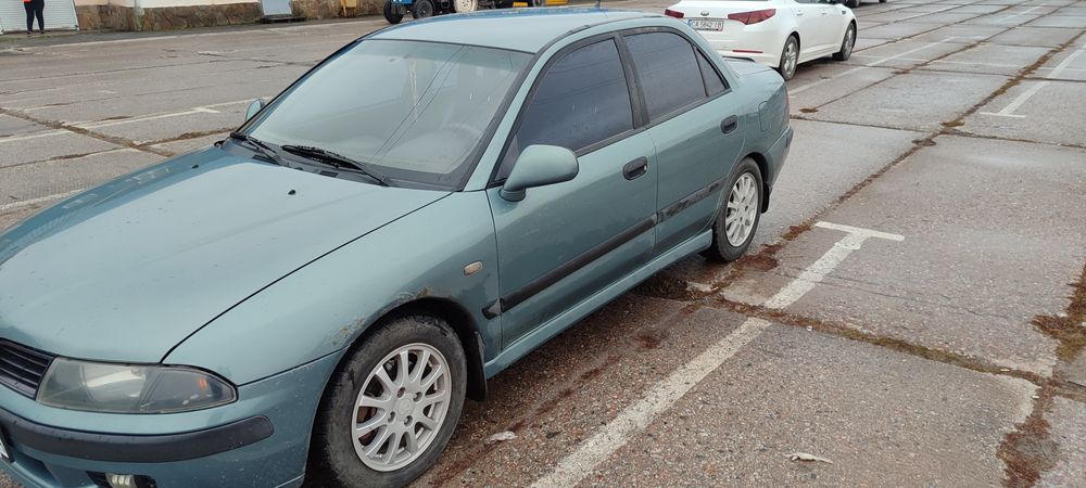 Мицубиси Каризма 2003г  1.6 газ/бенз