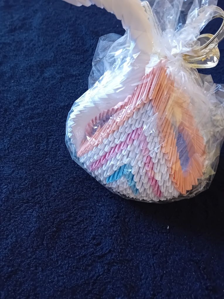 Łabądź z origami biały w folii na prezent