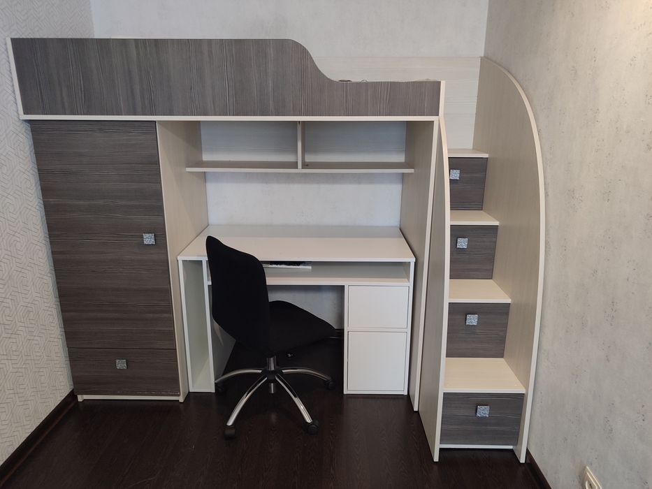 Ліжко горище двоярусне