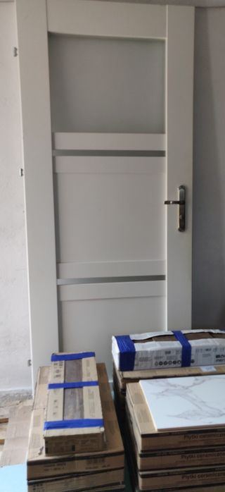 Drzwi łazienkowe lewe 80 trzy zawiasy klamka zamek okucie w komplecie