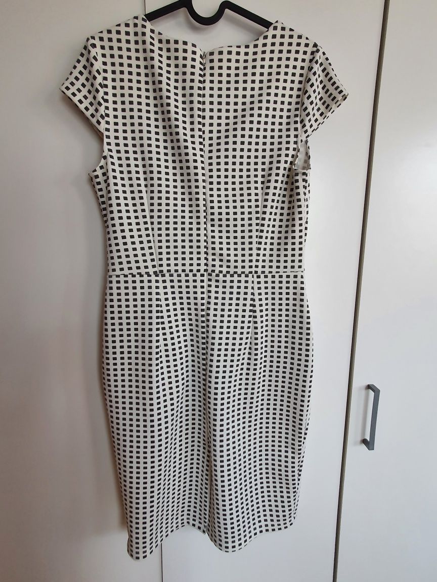 Sukienka bialo-czarna rozmiar M