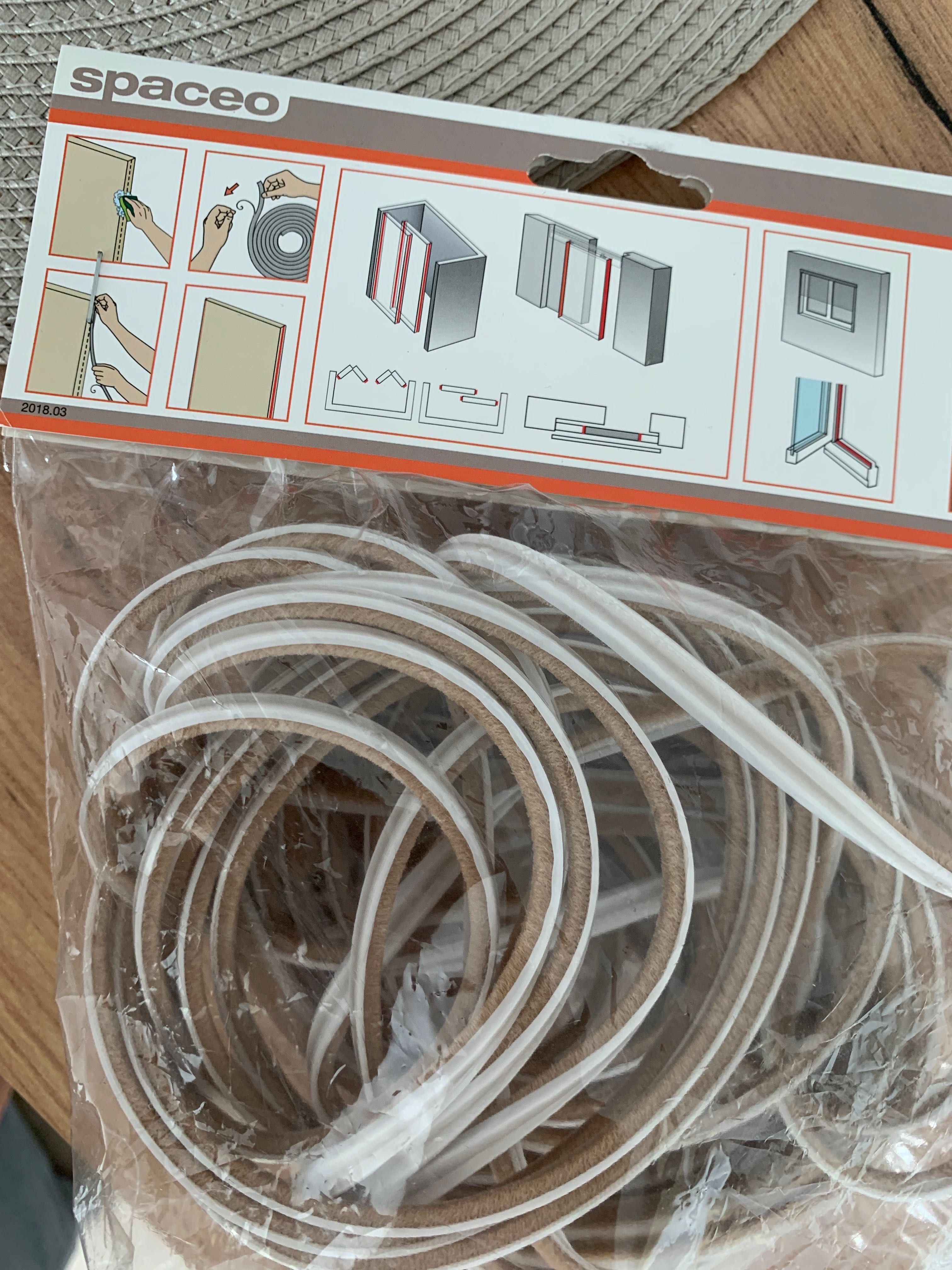 Szczotka do drzwi przesuwnych przeciwkurzowa 4 mm x 9 m Spaceo