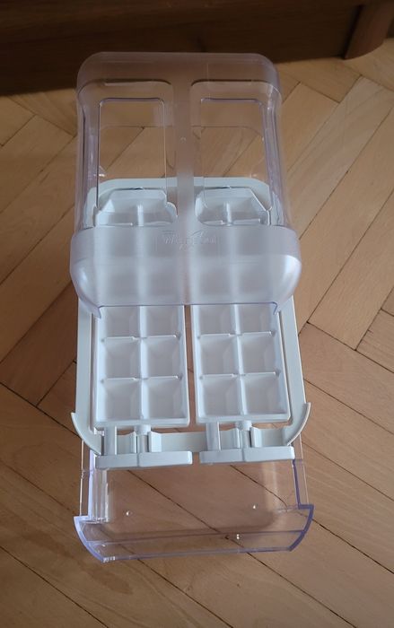 Uniwersalna kostkarka do lodu Whirlpool