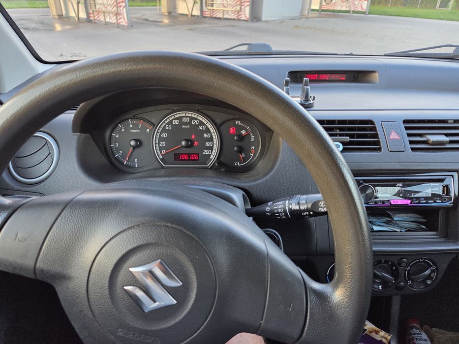 Suzuki Swift 1.3 benzyna, doinwestowane