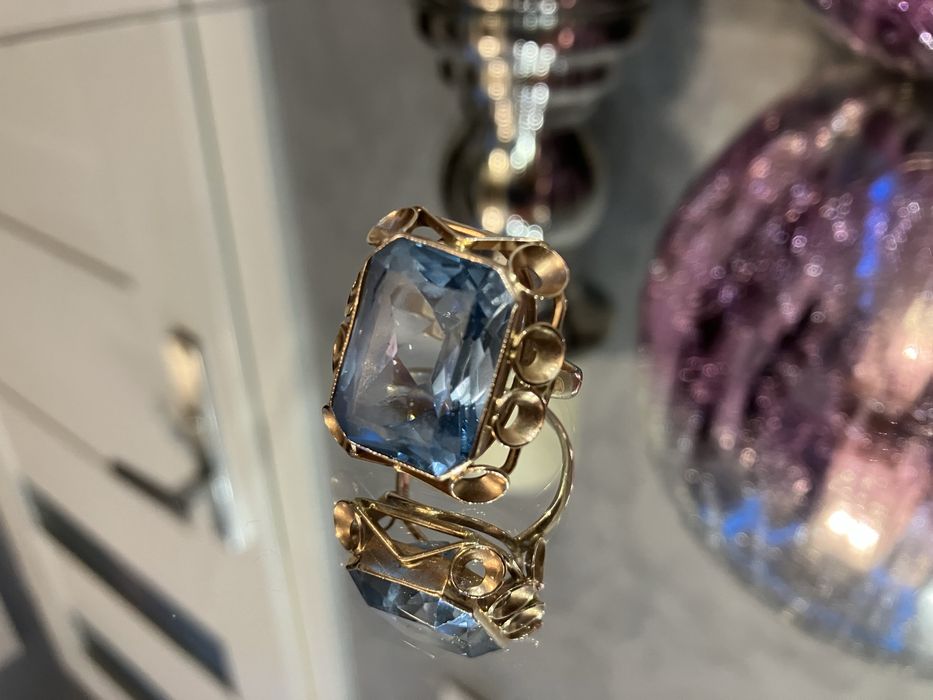 Zloty piersień z duzym Topazem