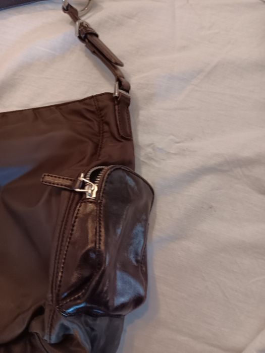 Mala em tecido impermeavel e pele sintetica ,marca parfois .