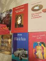Livros variados em bom estado