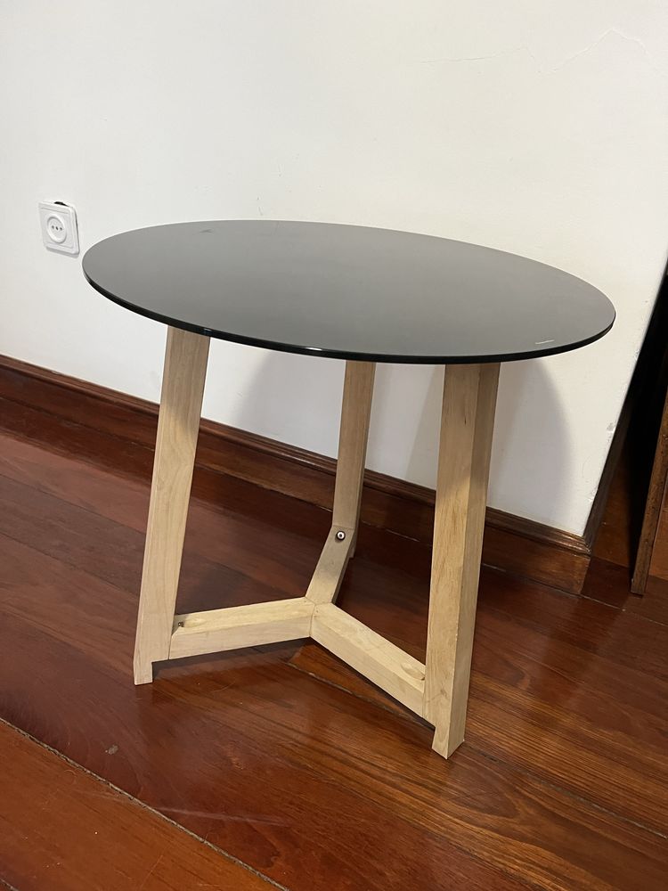 Mesa com tampo em vidro temperado