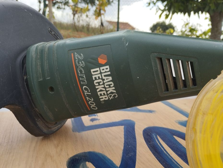 Roçadeira Black & Decker 23cm GL200