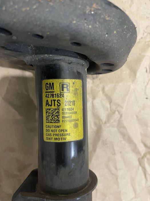 Передня права стойка в зборі Chevrolet Bolt EUV 2023.