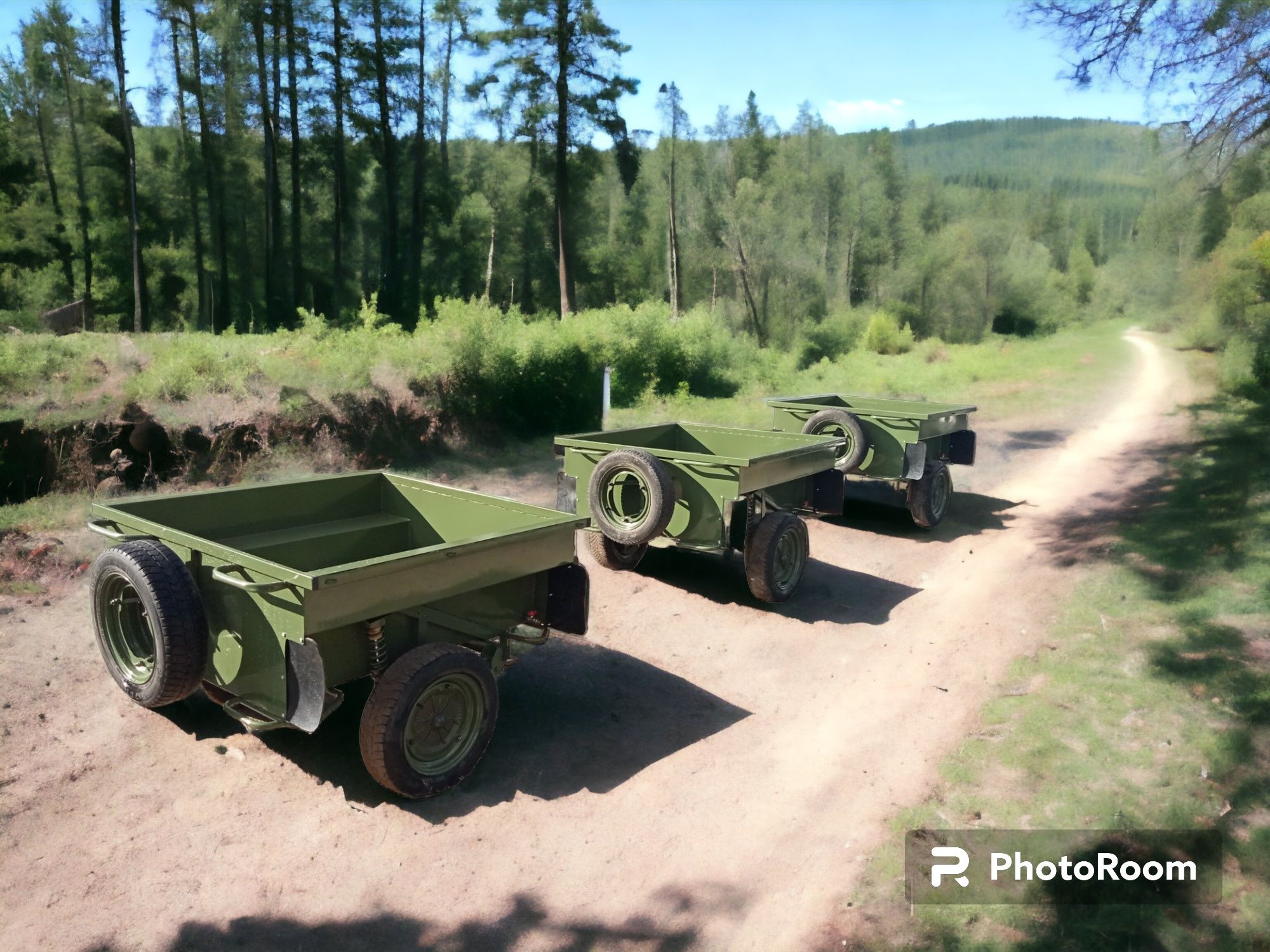 Причепи для військових.