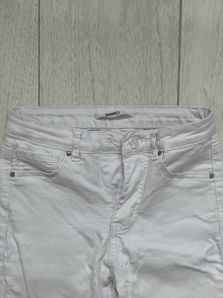 Spodnie jeansy rurki białe perełki skinny Goodies XS 34 dżinsowe