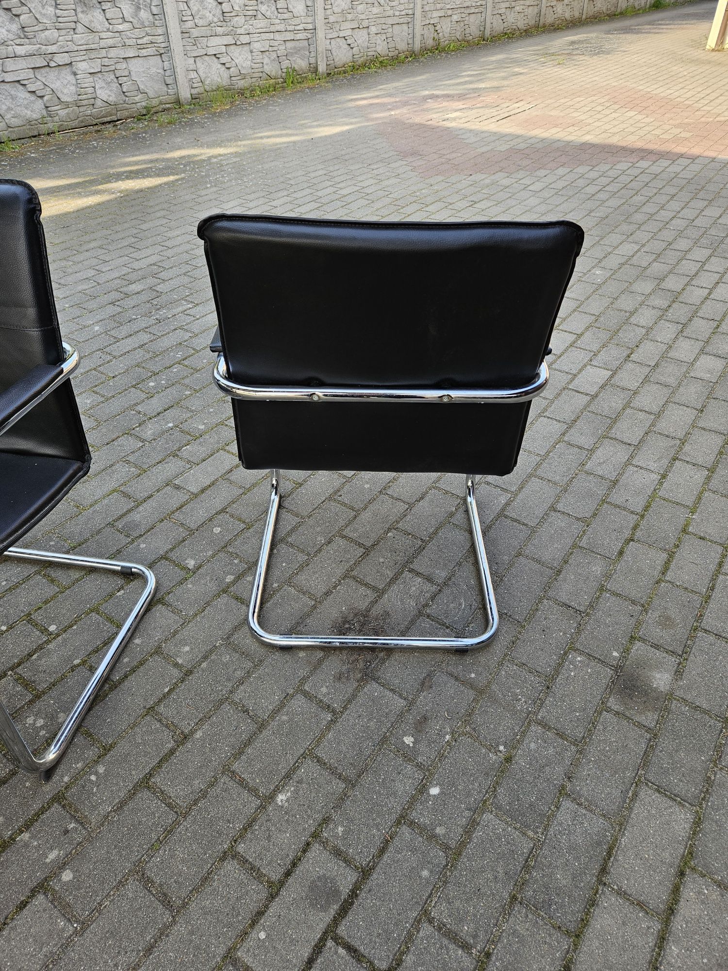 Krzesła skórzane z podłokietnikami