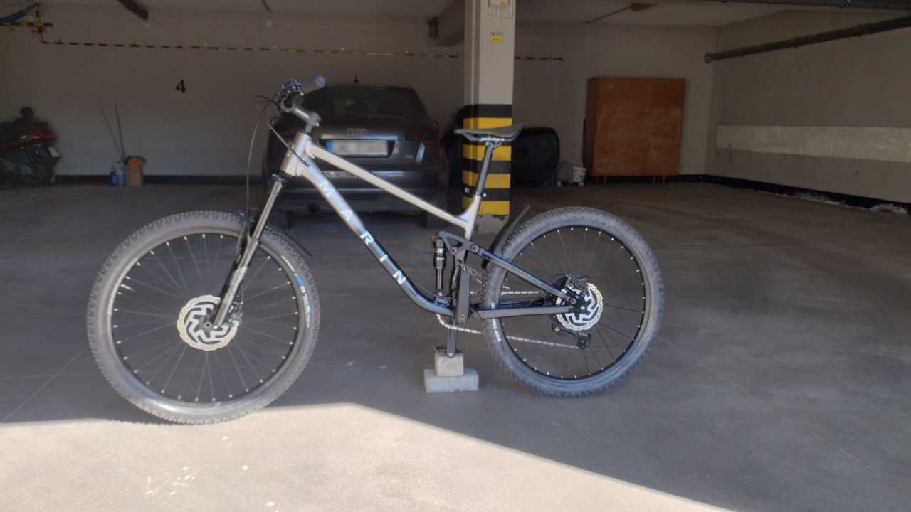 Marin Rift Zone [ 2024 ; rozm. XL ]