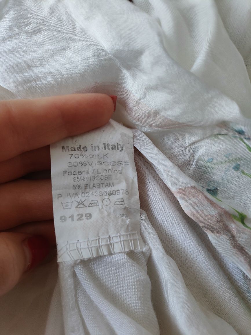 Sukienka na ramiączka jedwabna przewiewna jasna ze wzorem kwiatowym