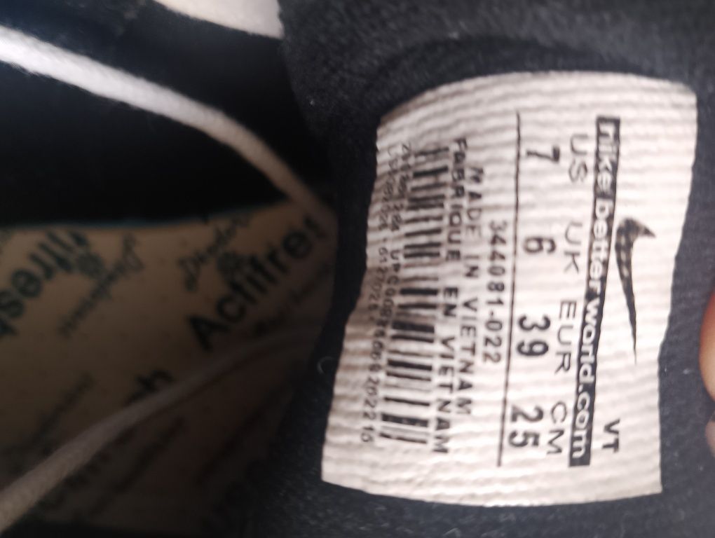 Buty sportowe damskie Nike rozmiar 39 wkładka 24