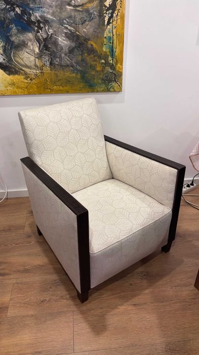 Cadeirão / poltrona antigo em tecido para quarto ou sala