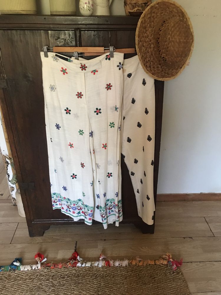 Calcas brancas com motibos florais Zara