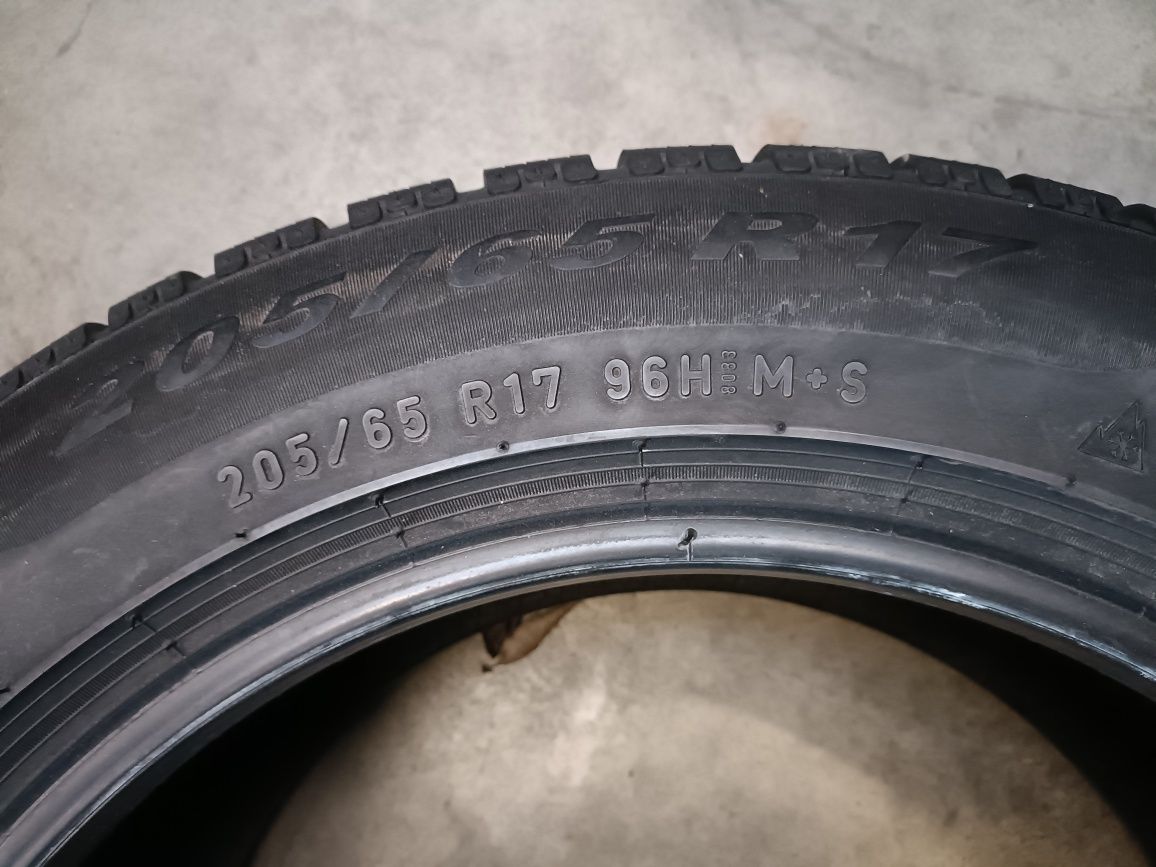 Opona zimowa Pirelli Sottozero Winter 210 serie II 205/65R17 96H
