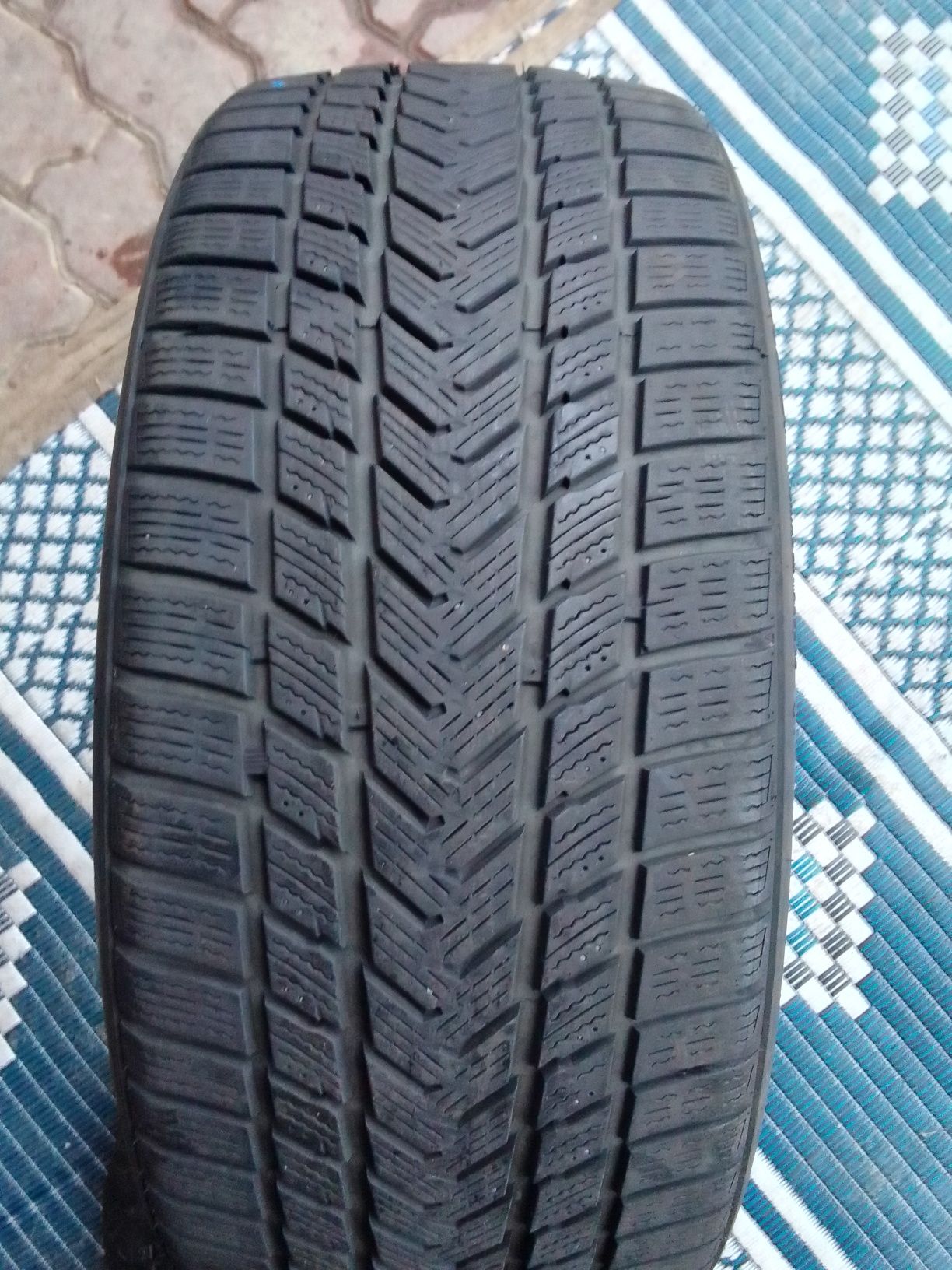 Opona zimowa 205/40r18 GRIPMAX 2020r
