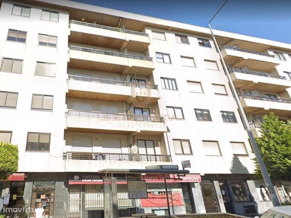 Loja em frente ao Colégio Luso Francês - a rentabilizar