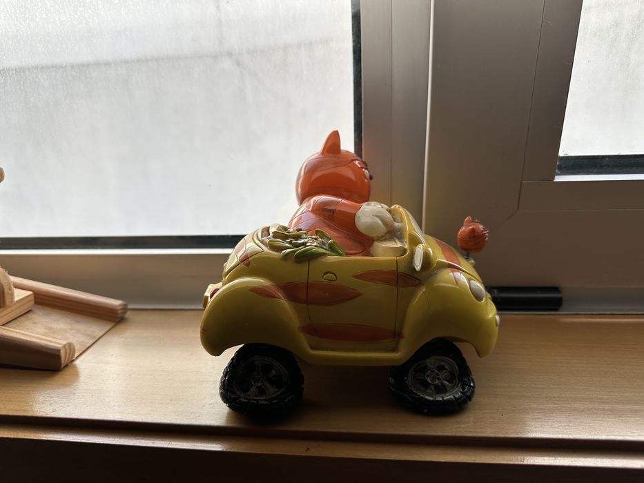 Mealheiro carro com gato decoração