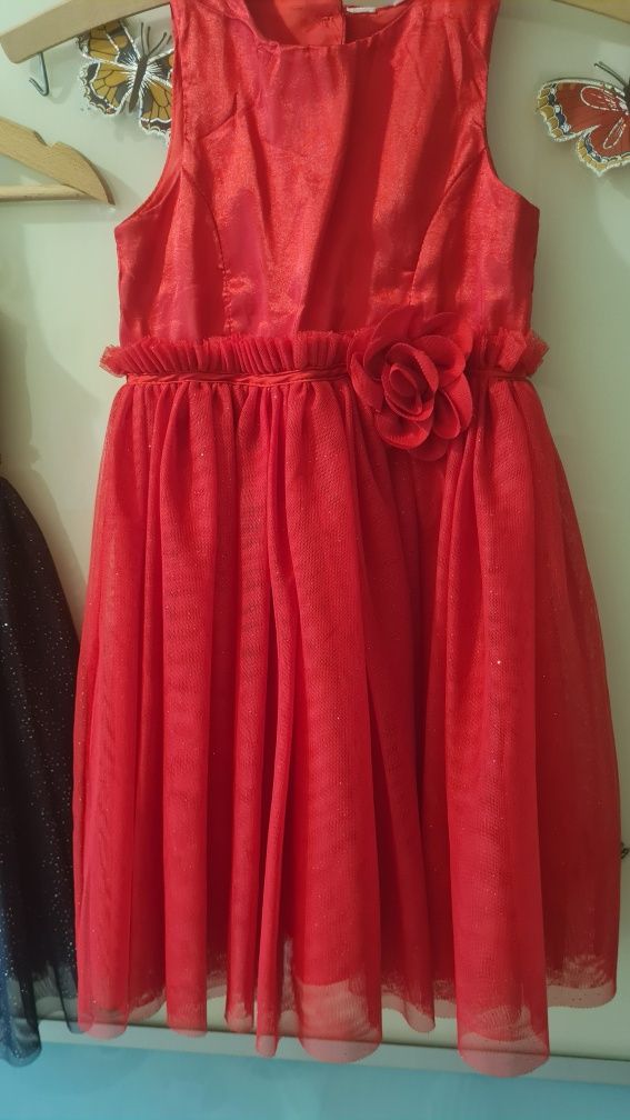 Czerwona sukienka H&M na sesję świąteczną / bal walentynkowy