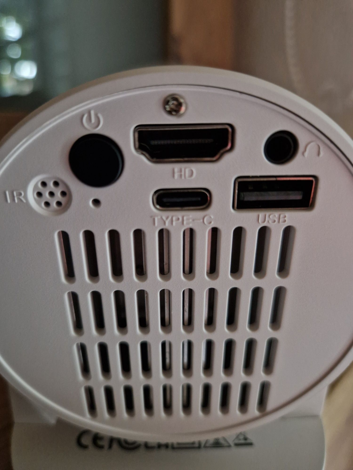 Projector portátil Full HD.  Novo