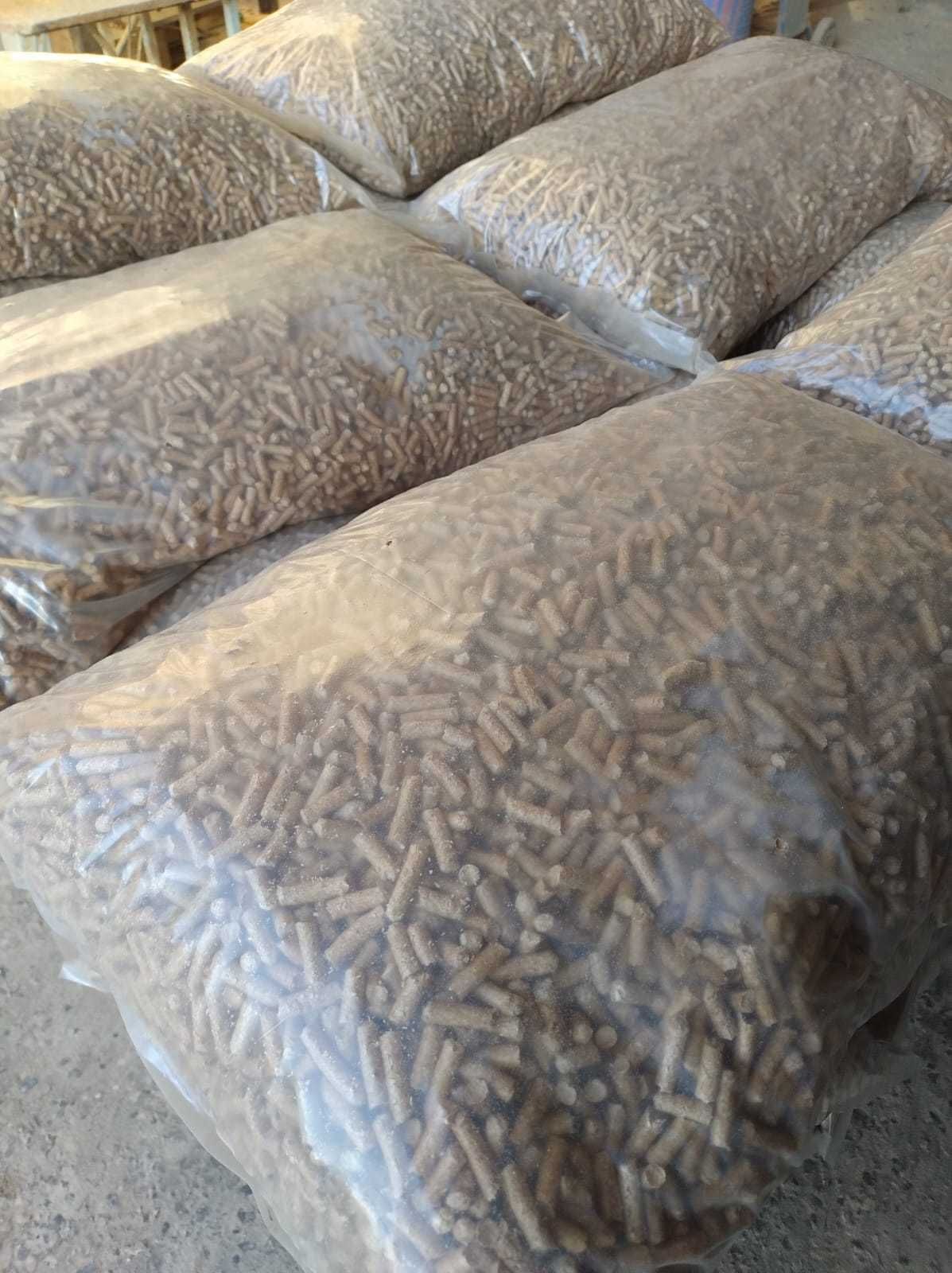 Pellet drzewny modrzew, producent, 1 tona = 67 worków