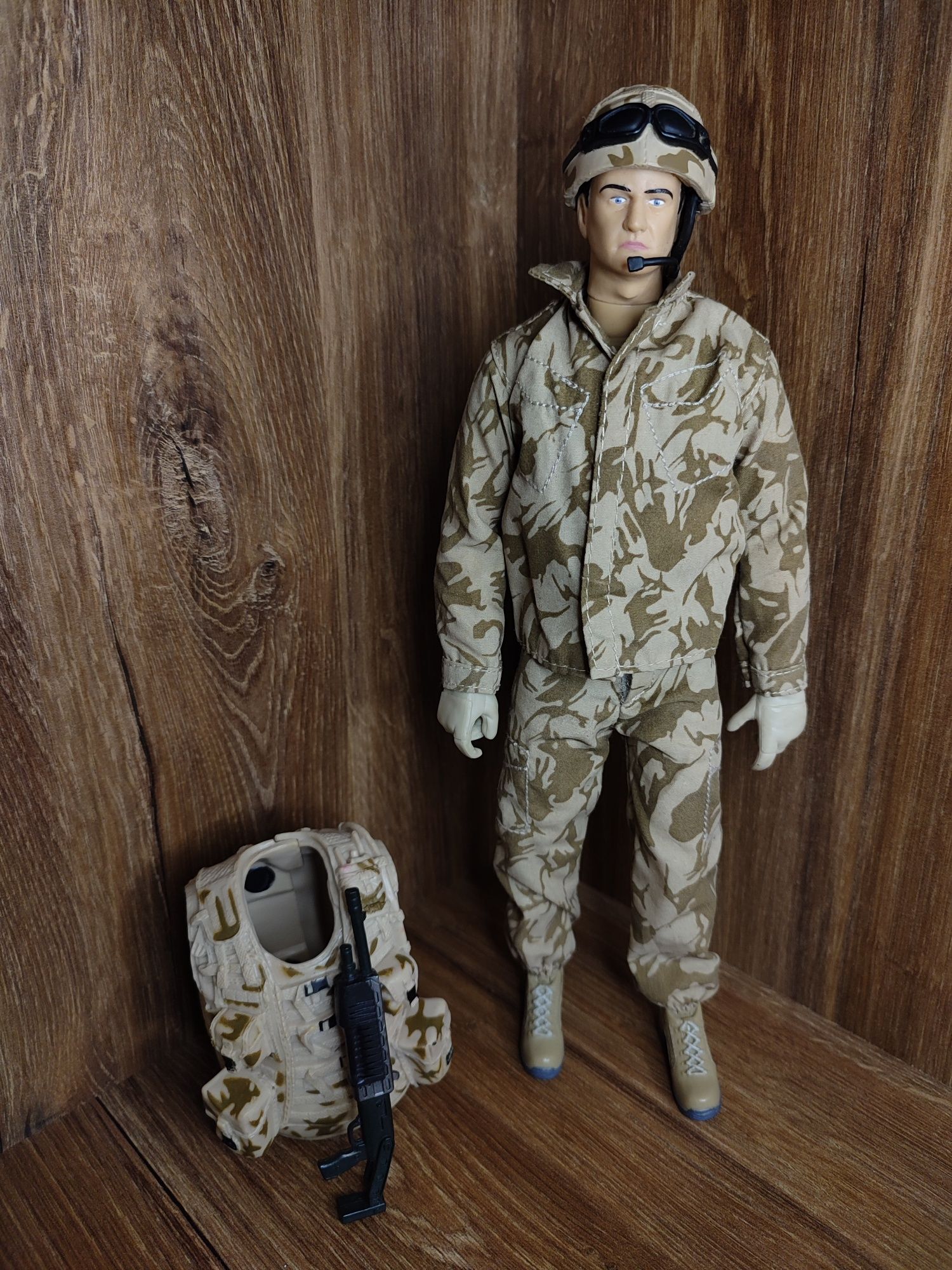 Фигурка пехотинца вооруженных сил Великобритании HM Armed Forces toys
