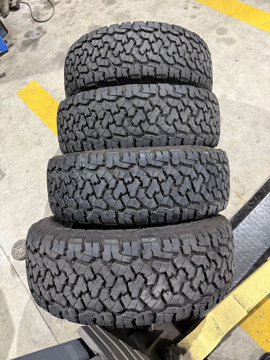 Pneus 285/70R17 como novos
