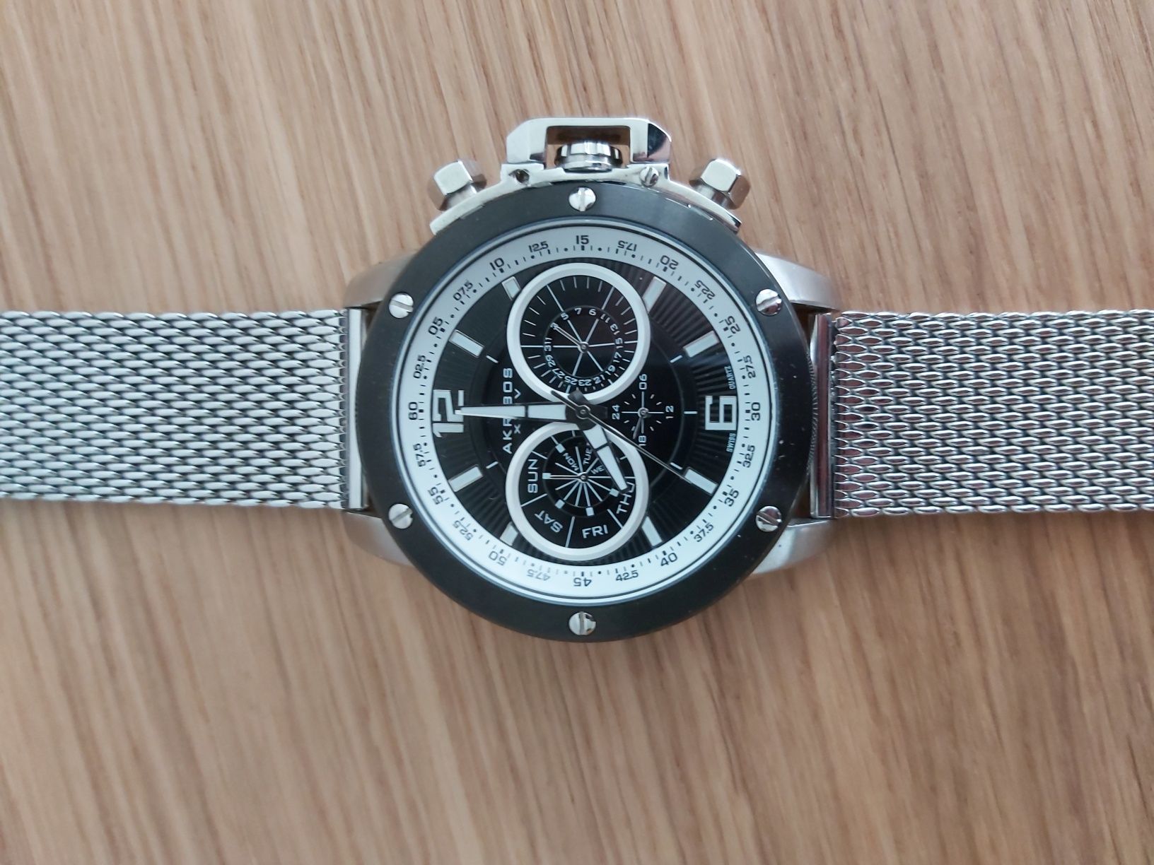 Akribos XXIV analog watch