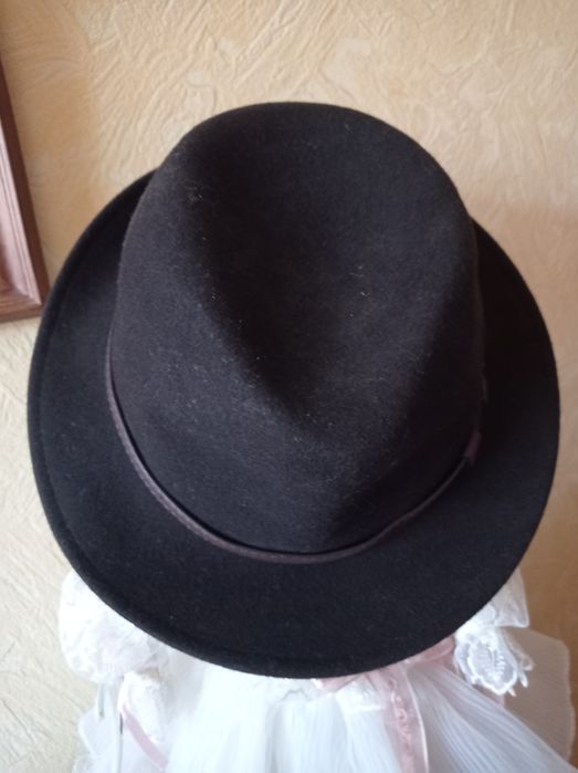 Шляпа фетрова, нова, в носці не була. Колір чорний шоколад