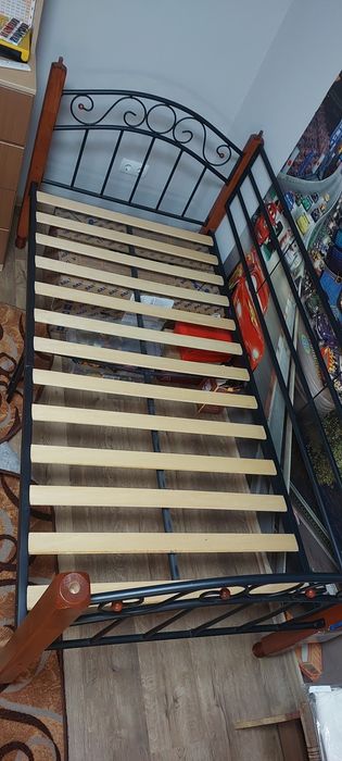 Продається двох'ярусне ліжко.